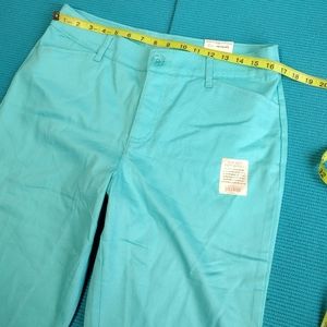 St. John's Bay Aqua Capris